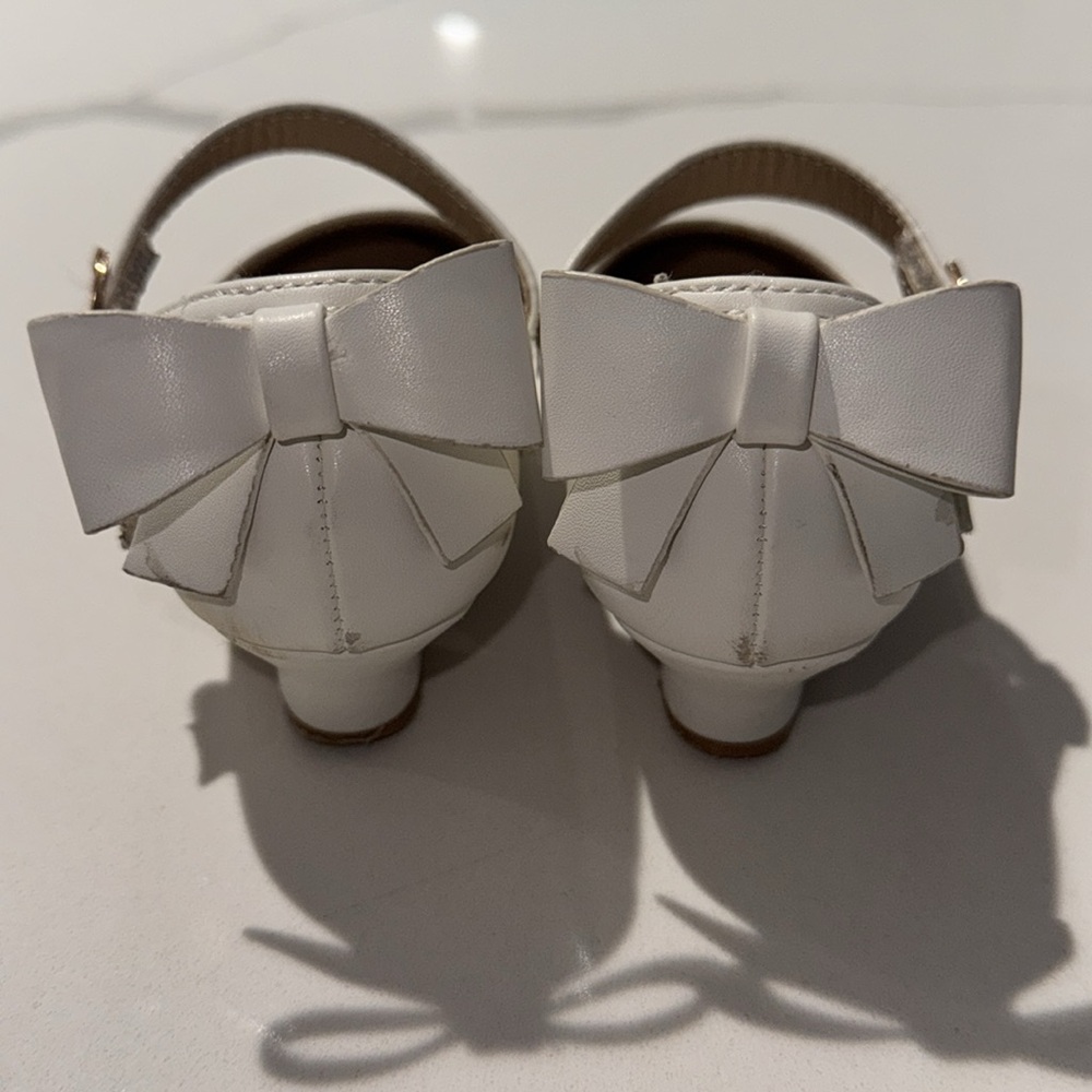 Girls White Dress Heel Shoes With Bow 9 - Picture 2 of 8